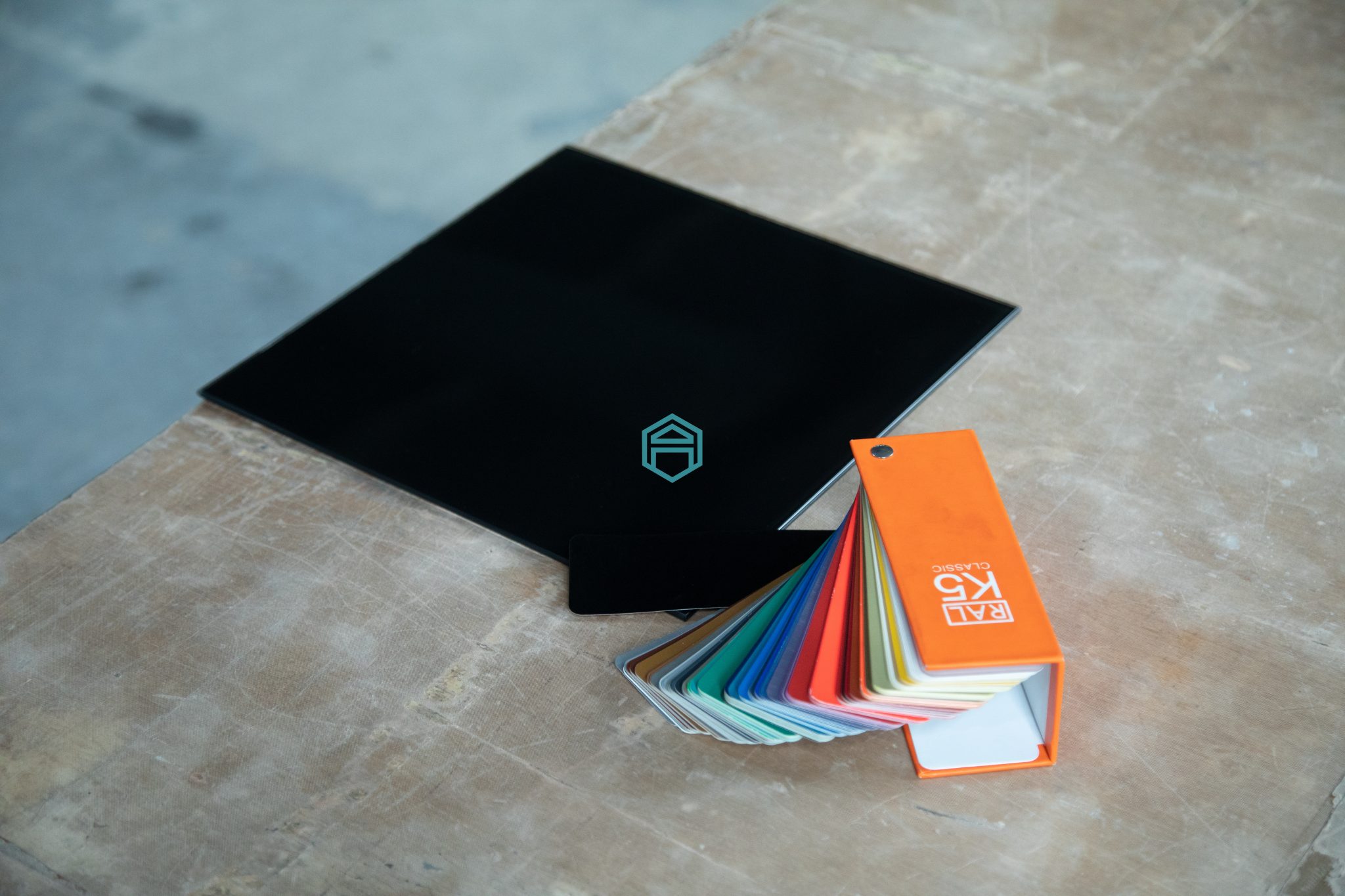 Manufacturer of Painting Glass Table Top Apis Glass Apis Glass