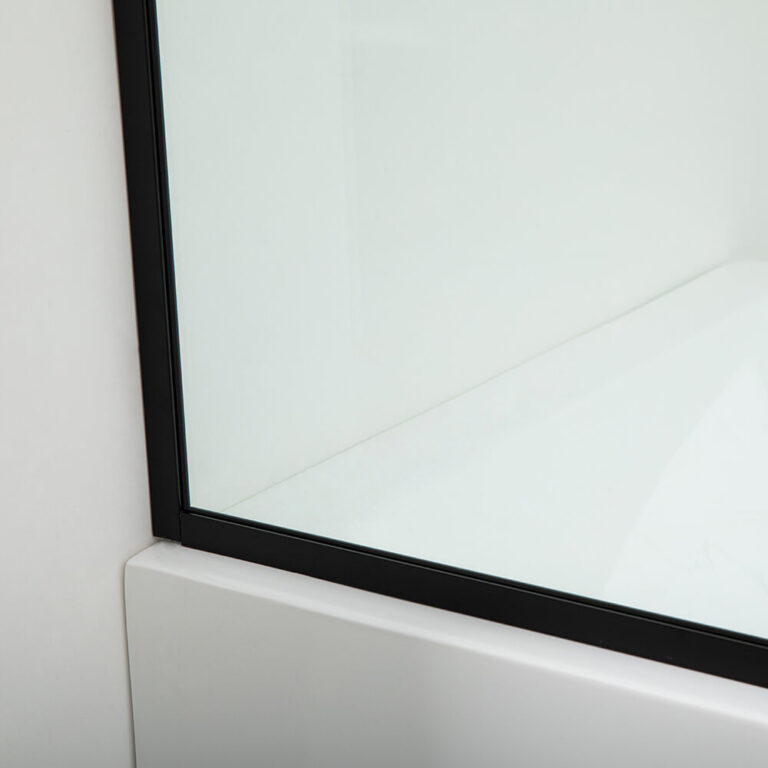 Bathtub Fixed U-channel shower screen Black APISGLASS (2)