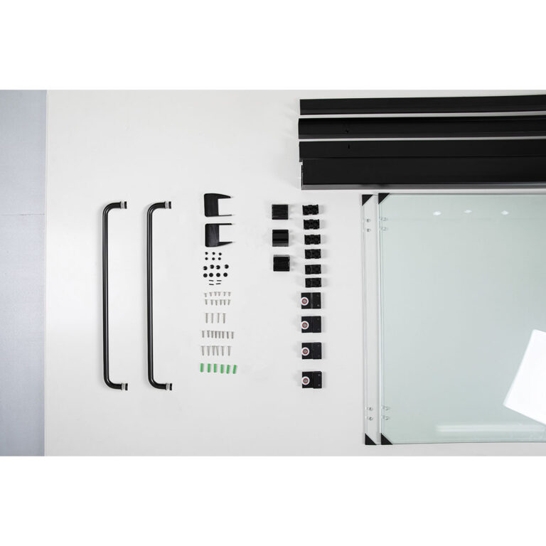 Heavy semi-framless sliding shower doors on bathtub (3)
