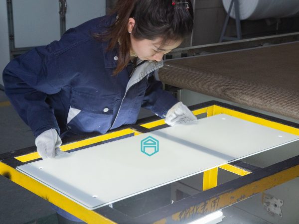 Tempered Radiator Glass Cover Heat Resistance Factory China Apisglass 11 pus4bp9xlju0m0ucxq9i786titkqijjoaev4pfi3ys.jpg